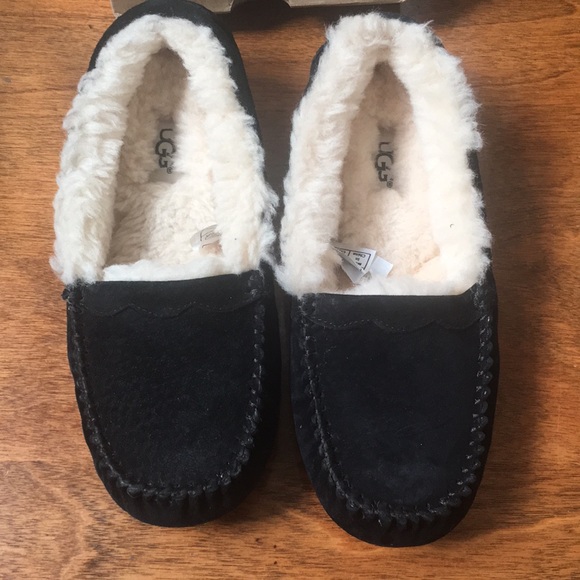 New Women’s Ugg Australia Moccasin Slippers Size 6 - Picture 6 of 8